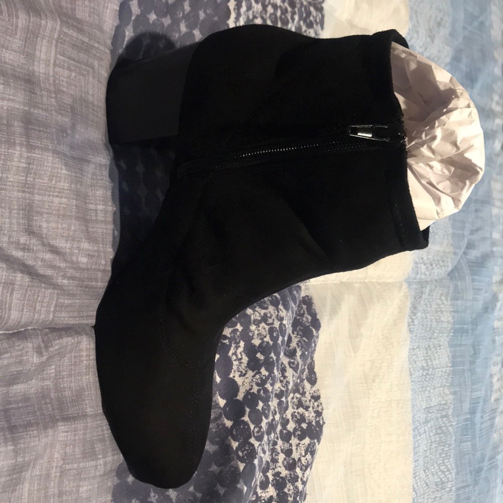Flex heeled boots